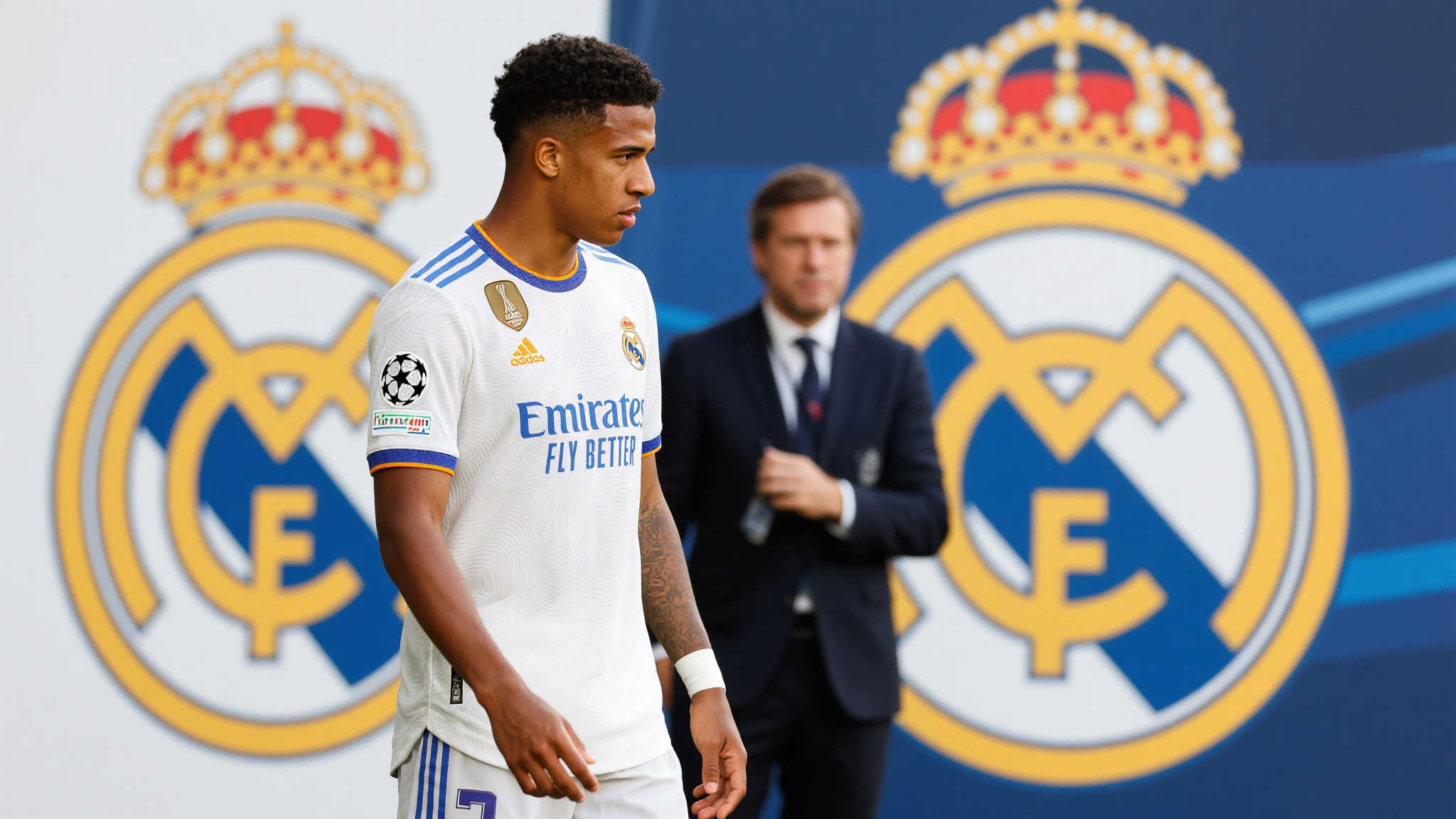 这种持续性的跟踪不是偶然。在世界顶级豪门球队中，对